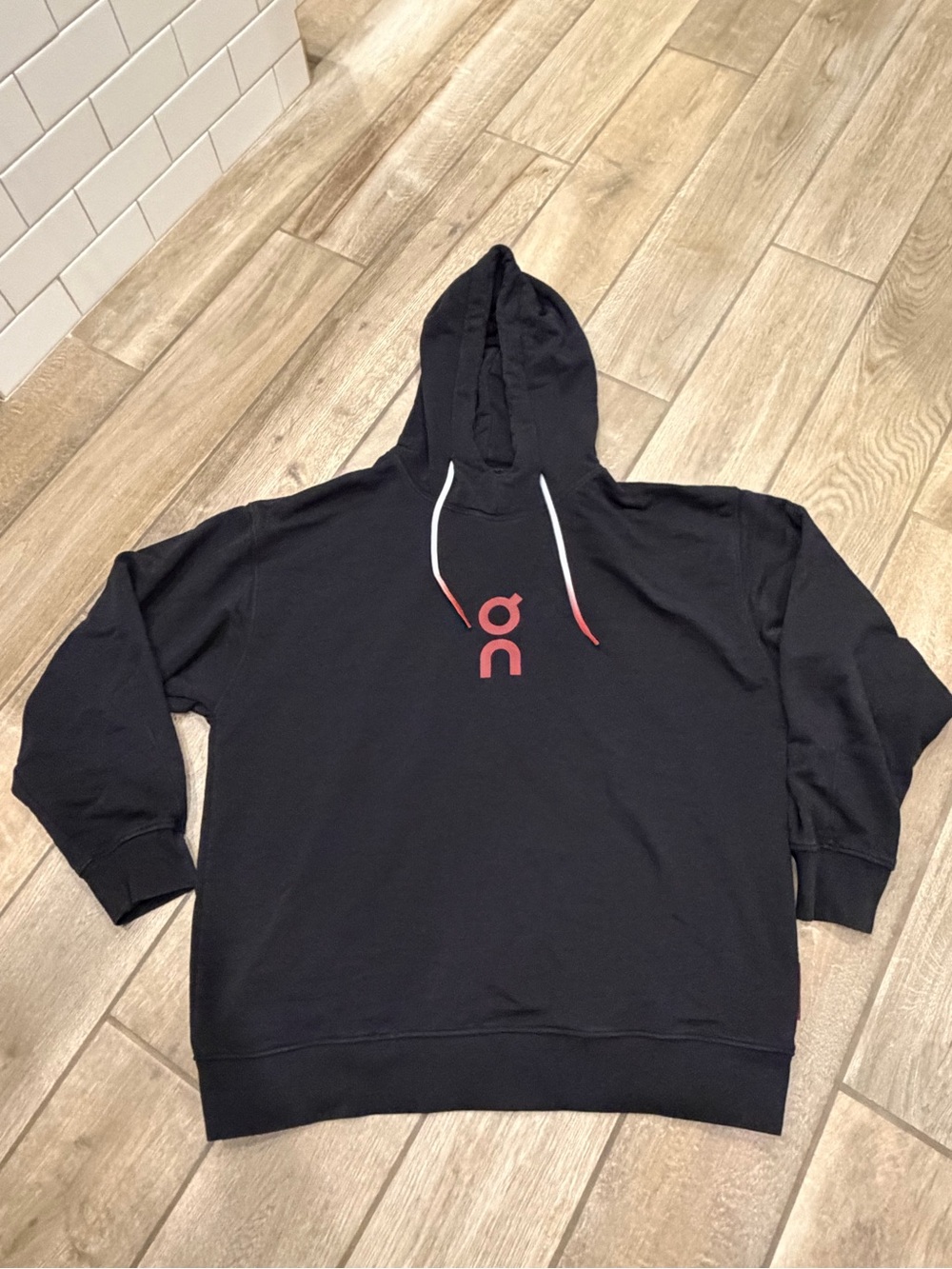On Cloud Running men’s large Black Hoodie
